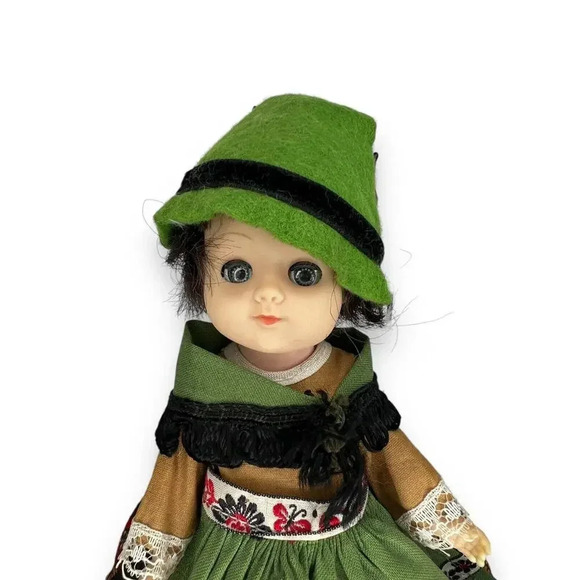 VINTAGE SYMBOL OF QUALITY DOLL 8 INCH FIGURE  DOLLS OF THE WORLD TOY - Picture 2 of 8